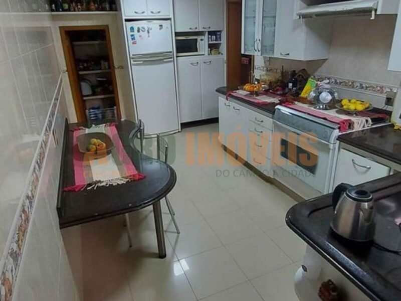 SOBRADO RESIDENCIAL E COMERCIAL