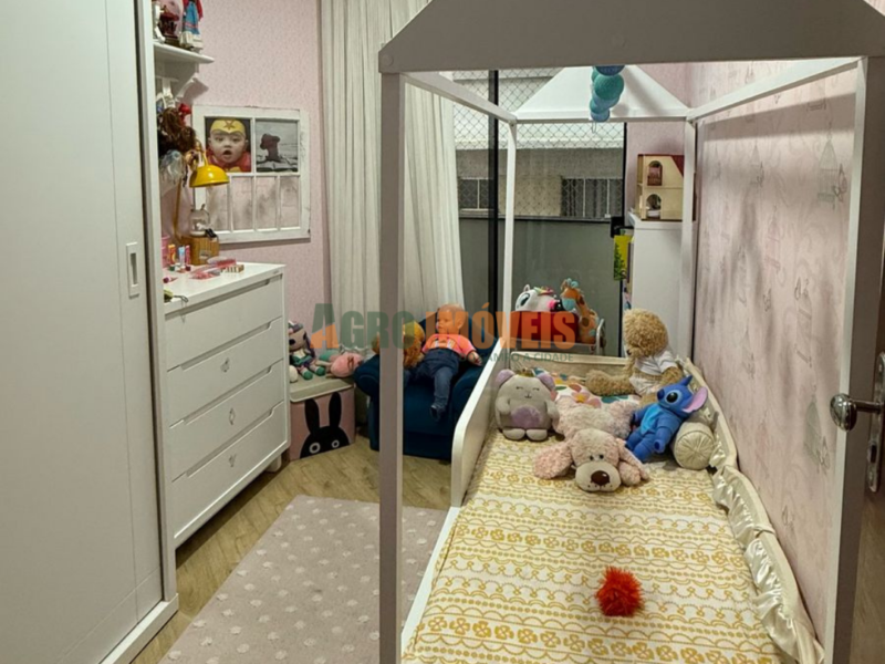 APARTAMENTO À VENDA NO EDIFÍCIO DONA LEILA